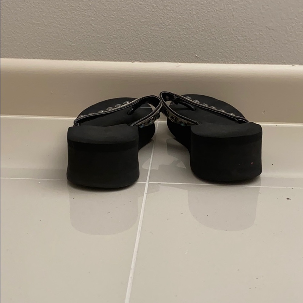 Slippers - Picture 3 of 4